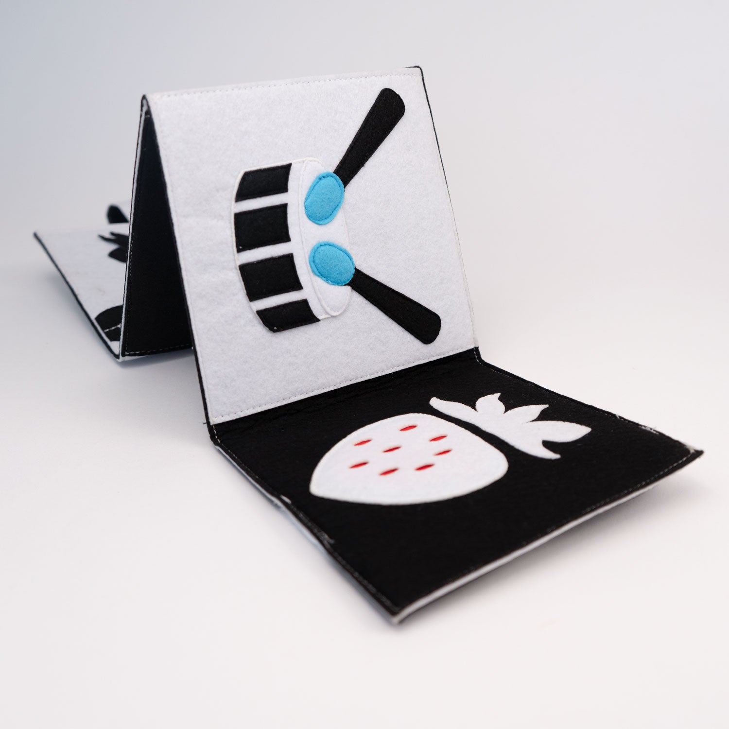 Black and White "High Contrasts" booklet