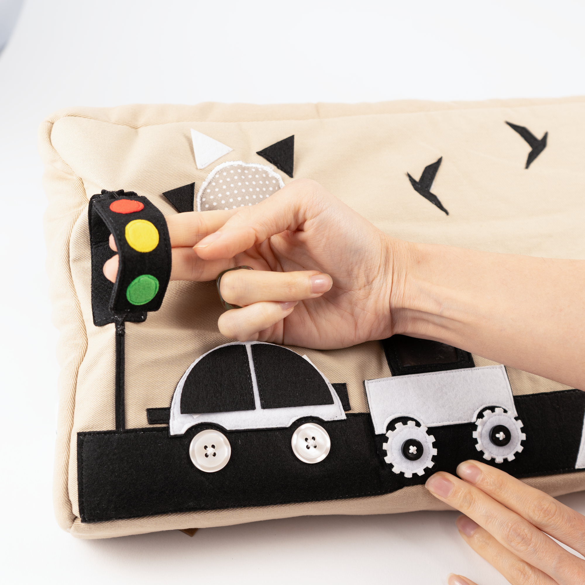 Activity Cushions Contrasts