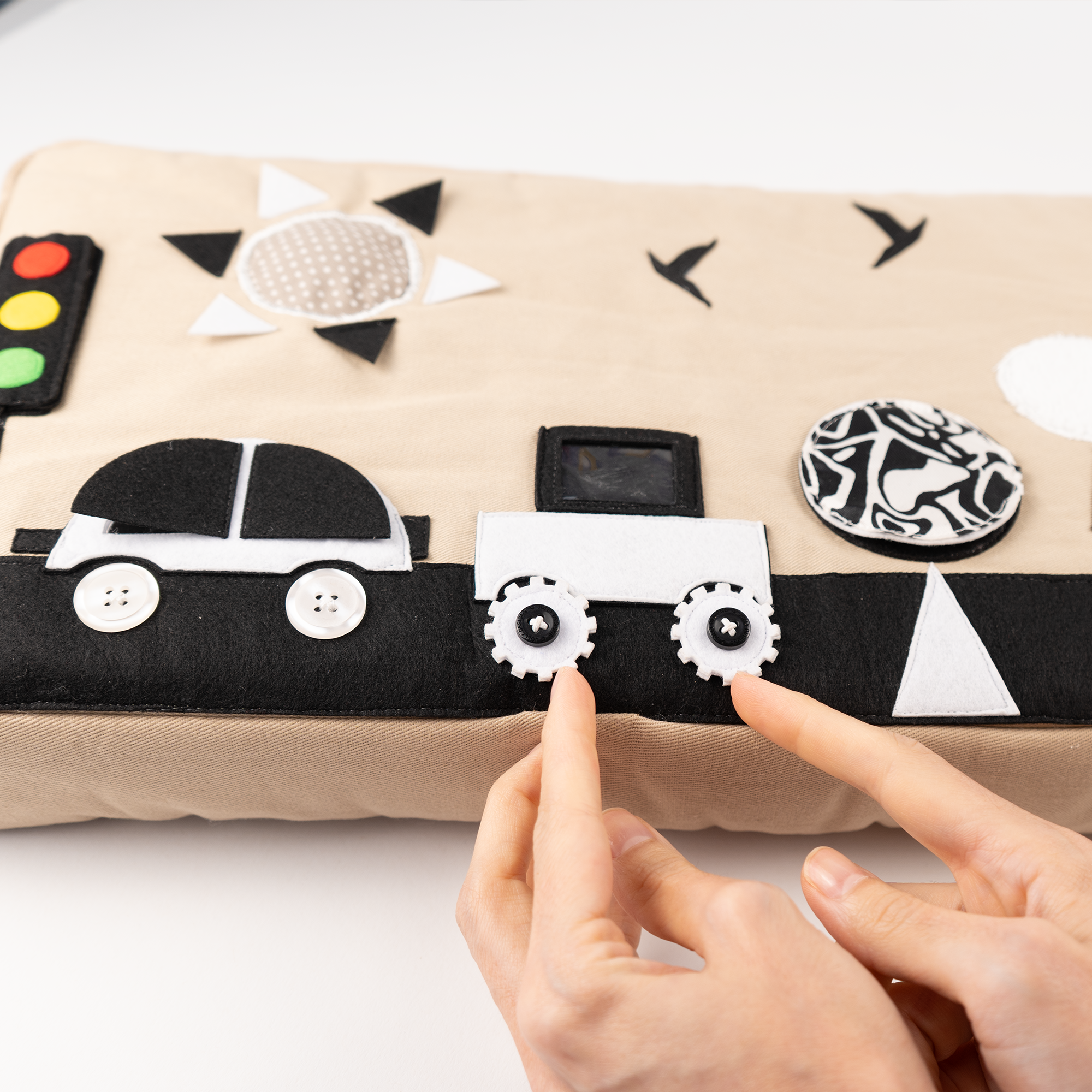 Activity Cushions Contrasts